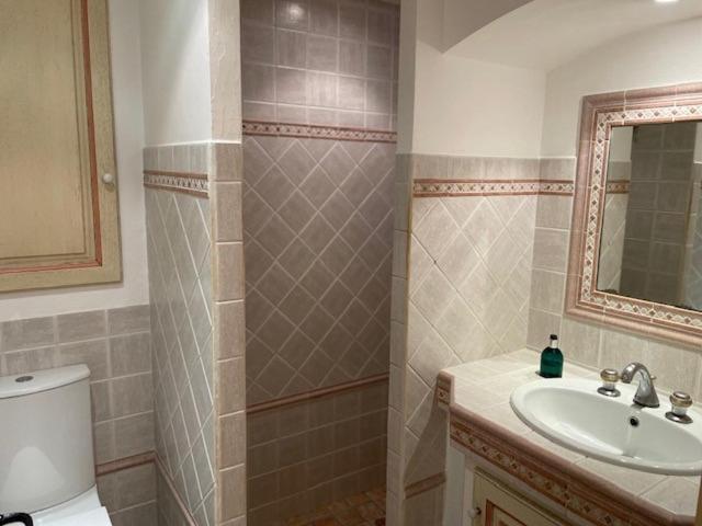 Domaine Des Tuilieres Avec Jacuzzi Apartamento Vallauris Exterior foto