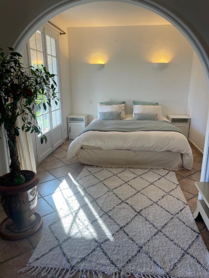 Domaine Des Tuilieres Avec Jacuzzi Apartamento Vallauris Exterior foto