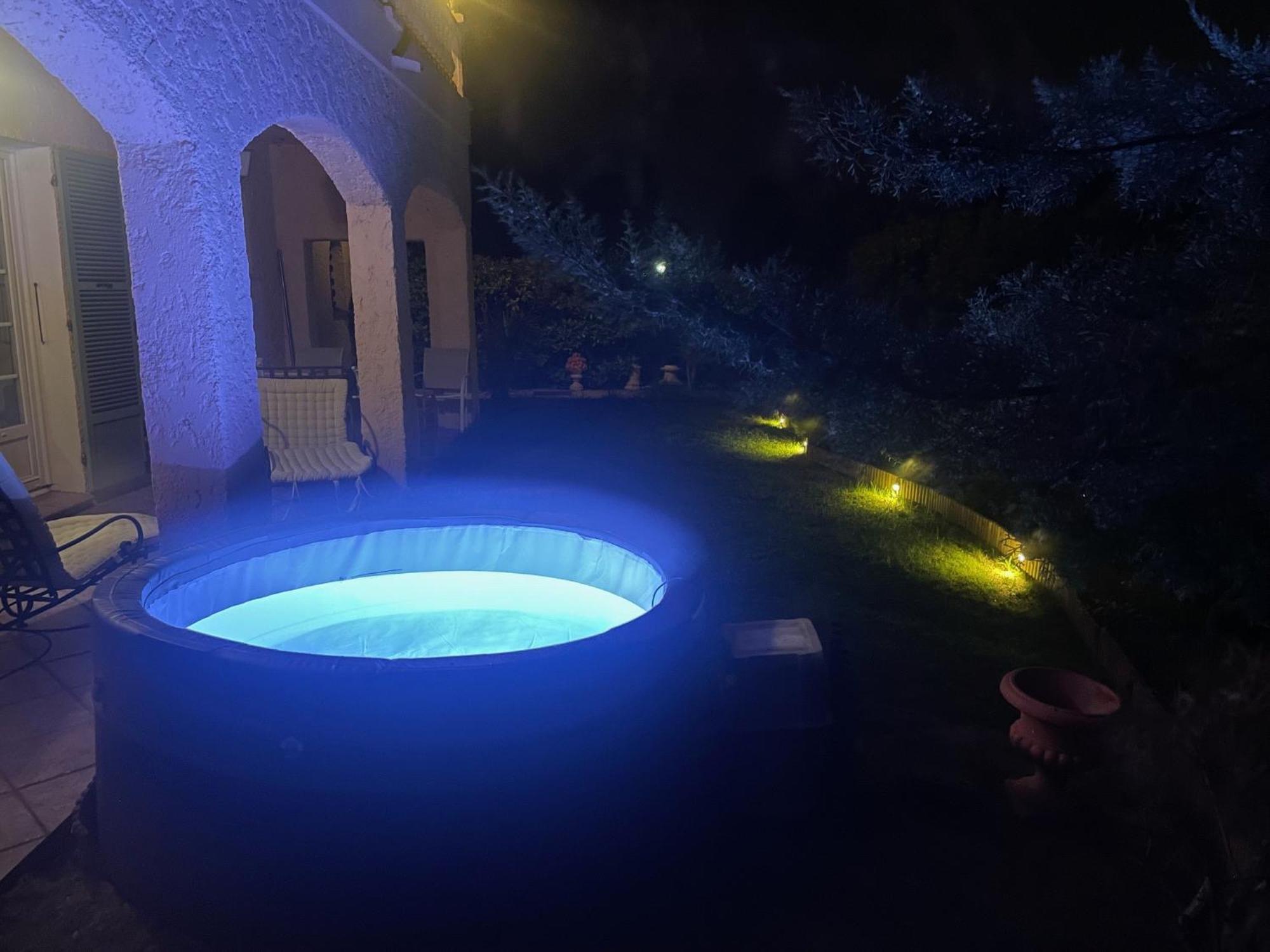 Domaine Des Tuilieres Avec Jacuzzi Apartamento Vallauris Exterior foto